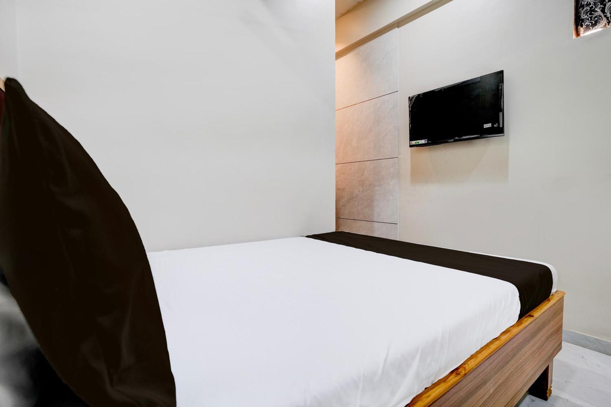 Super Hotel O Divine Fine Dine Lodging And Boarding Kalyān Extérieur photo