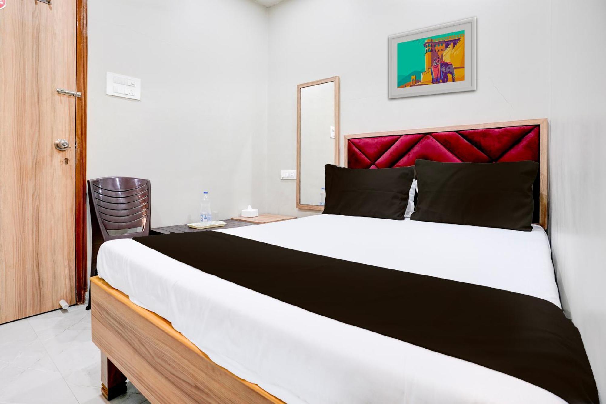 Super Hotel O Divine Fine Dine Lodging And Boarding Kalyān Extérieur photo