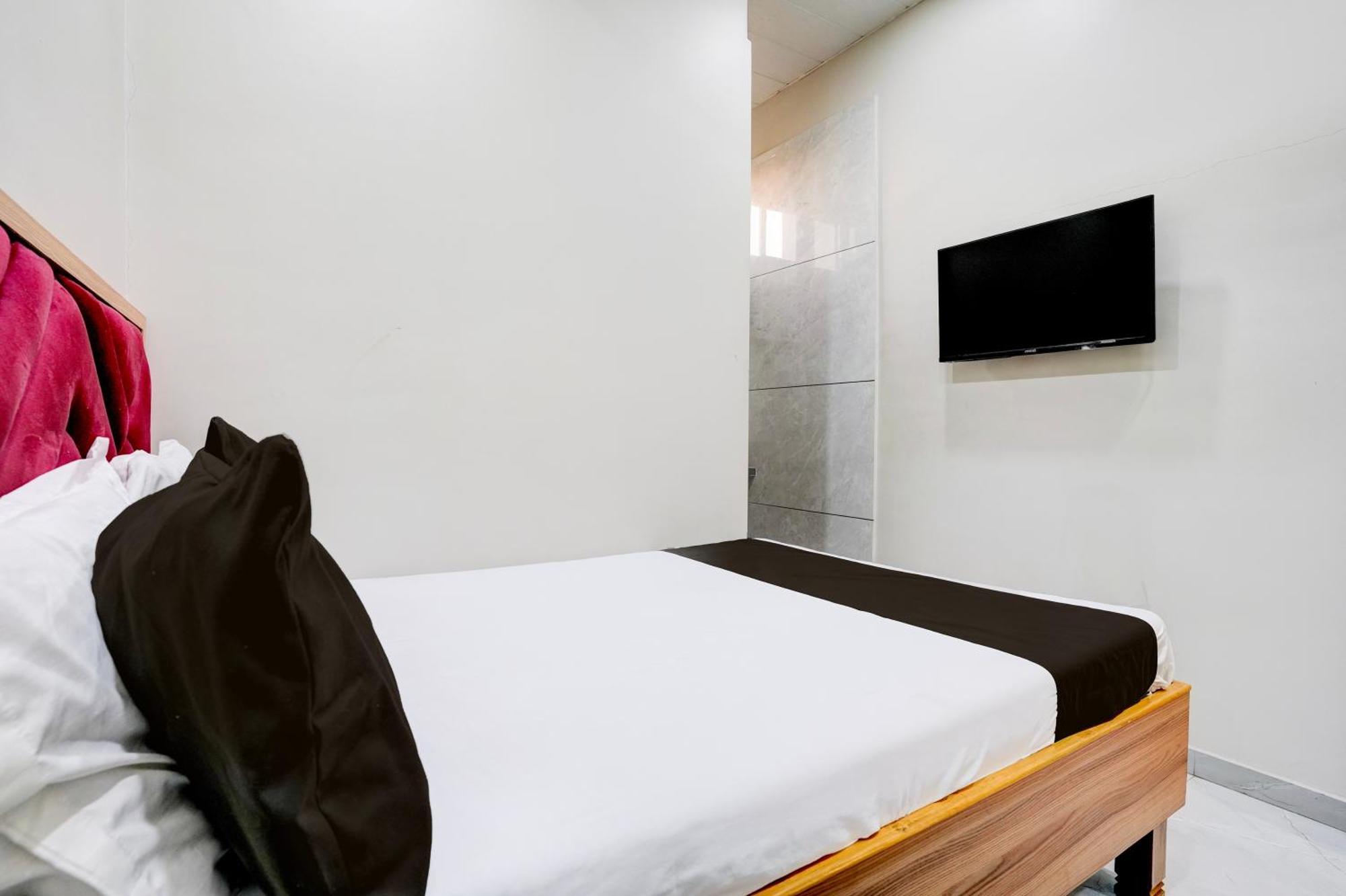 Super Hotel O Divine Fine Dine Lodging And Boarding Kalyān Extérieur photo